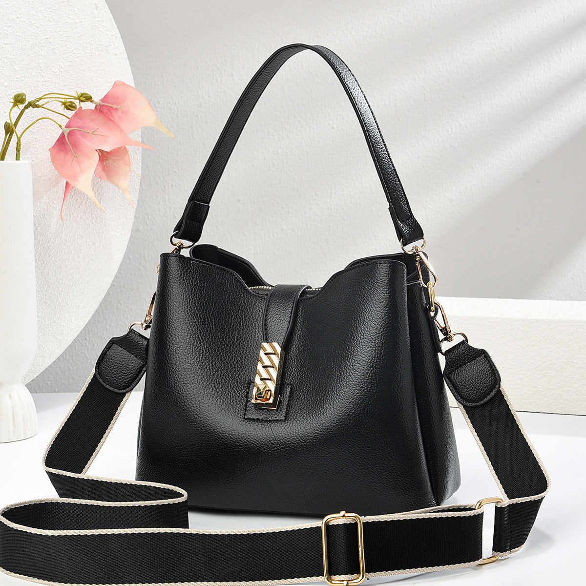 Fashion Personality Large Capacity Bucket Bag