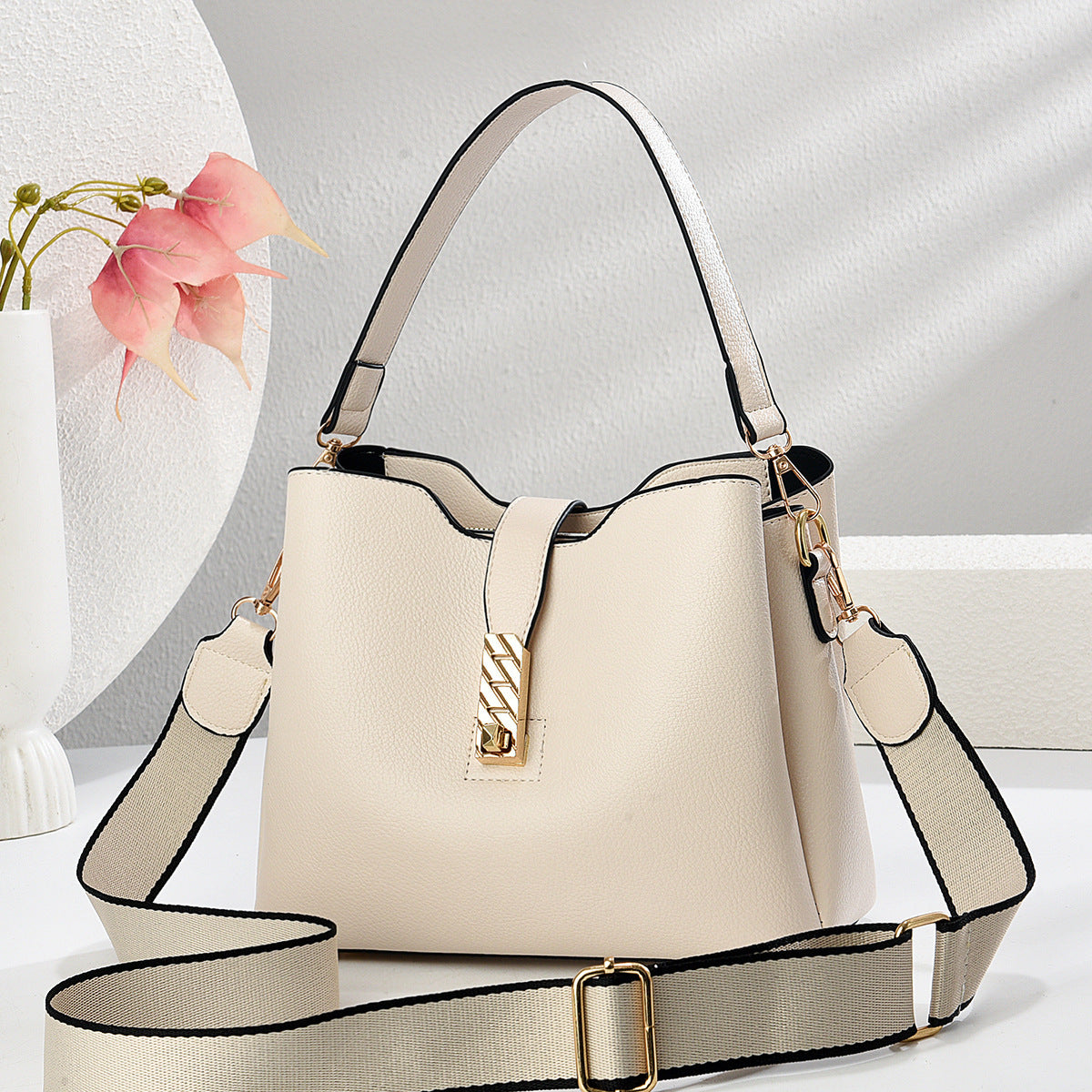 Fashion Personality Large Capacity Bucket Bag